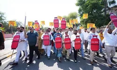 ‘‘आप’’ विधायकों ने गैस किल्लत को लेकर विधानसभा के बाहर प्रदर्शन कर खोली निकम्मी भाजपा सरकार की पोल ‘‘आप’’ विधायकों ने गैस किल्लत को लेकर विधानसभा के बाहर प्रदर्शन कर खोली निकम्मी भाजपा सरकार की पोल