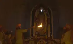 अयोध्या में रामलला के ललाट पर सूर्यदेव ने किया तिलक, रामनगरी में धूमधाम से मनाया जा रहा रामनवमी उत्सव अयोध्या में रामलला के ललाट पर सूर्यदेव ने किया तिलक, रामनगरी में धूमधाम से मनाया जा रहा रामनवमी उत्सव