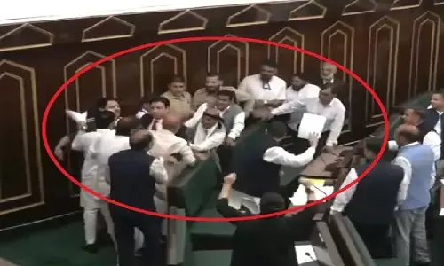 पीएम मोदी के खिलाफ लगे नारे, भड़की भाजपा; जम्मू-कश्मीर विधानसभा में हाथापाई की नौबत