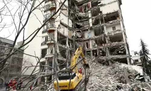 तेहरान में धमाकों से दहला इलाका: पाकिस्तानी दूतावास के पास हमले, मिडिल ईस्ट में युद्ध और तेज