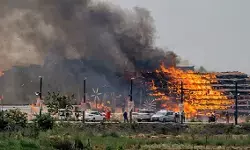 अयोध्या के राजघाट में हो रहे महायज्ञ में लगी भीषण आग, मची अफरा-तफरी अयोध्या के राजघाट में हो रहे महायज्ञ में लगी भीषण आग, मची अफरा-तफरी