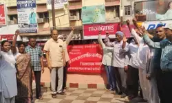 नवादा में बिहार राज्य अराजपत्रित कर्मचारी महासंघ का प्रदर्शन, राजस्व कर्मचारियों की मांगों का किया मजबूत समर्थन