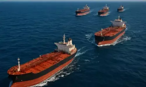 जंग के बीच भारत के लिए खुशखबरी, होर्मुज से गुजर रहे भारत के दो जहाज, भारतीय नौसेना अलर्ट जंग के बीच भारत के लिए खुशखबरी, होर्मुज से गुजर रहे भारत के दो जहाज, भारतीय नौसेना अलर्ट