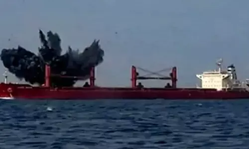 मिडिल ईस्ट में तनाव बढ़ा, ईरान का अमेरिकी जहाज पर हमला; सेना का था मददगार