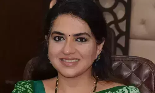 ममता बनर्जी को विकास के मुद्दे पर वोट मांगना चाहिए : शाइना एनसी ममता बनर्जी को विकास के मुद्दे पर वोट मांगना चाहिए : शाइना एनसी