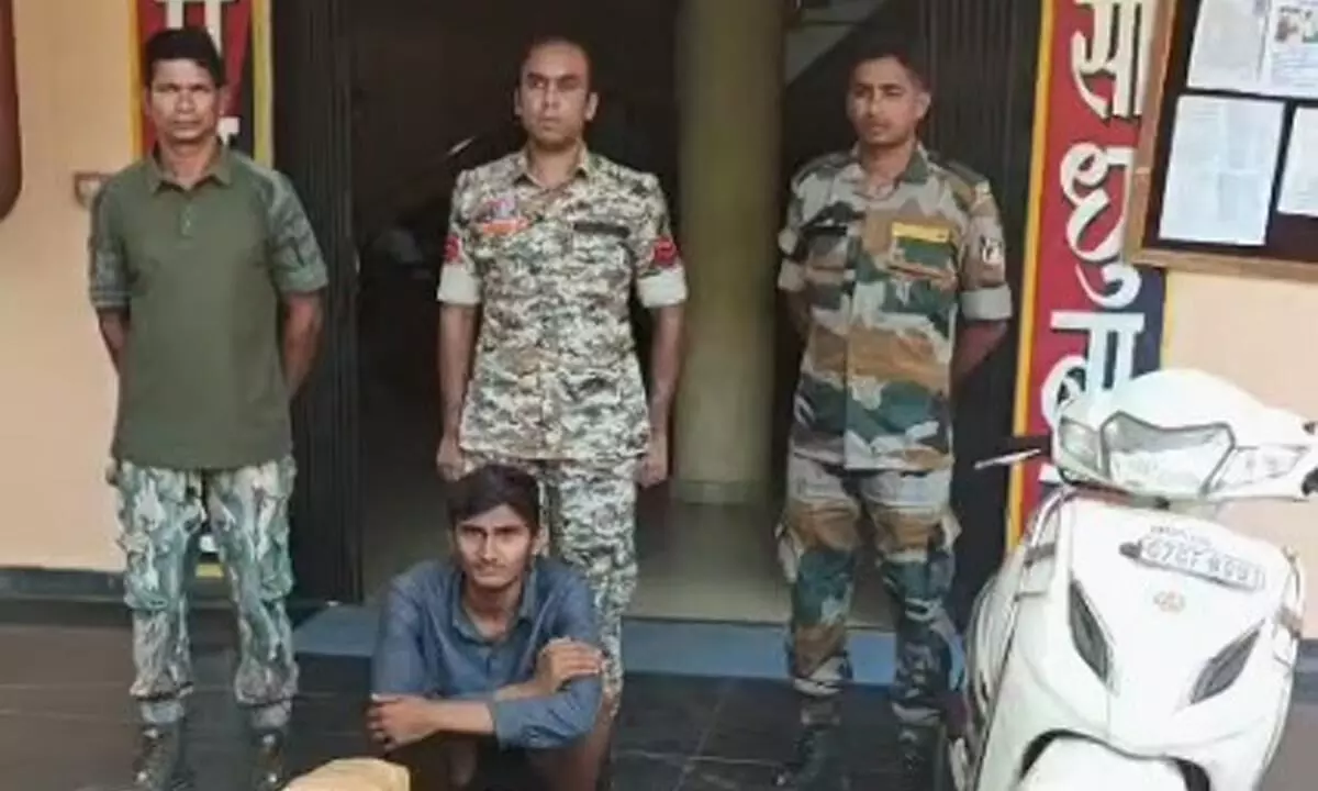 सुकमा में बड़ी कार्रवाई: 21 किलो गांजा के साथ आरोपी गिरफ्तार, स्कूटी जब्त सुकमा में बड़ी कार्रवाई: 21 किलो गांजा के साथ आरोपी गिरफ्तार, स्कूटी जब्त