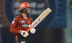 आरसीबी बनाम एसआरएच: पहले मैच में अभिषेक शर्मा फ्लॉप, ट्रेविस हेड ने भी किया निराश आरसीबी बनाम एसआरएच: पहले मैच में अभिषेक शर्मा फ्लॉप, ट्रेविस हेड ने भी किया निराश