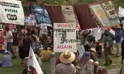 No Kings Protests: ट्रंप के खिलाफ 50 राज्यों में रैलियों में लाखों लोग उतरे, वैश्विक स्तर पर भी समर्थन No Kings Protests: ट्रंप के खिलाफ 50 राज्यों में रैलियों में लाखों लोग उतरे, वैश्विक स्तर पर भी समर्थन