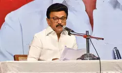 चेन्नई में सियासी हलचल तेज, डीएमके और एआईएडीएमके के बीच 12 सीटों पर कड़ा मुकाबला