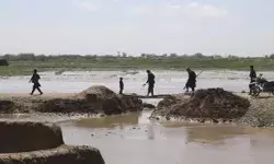 अफगानिस्तान में भारी बारिश का कहर, बाढ़ और भूस्खलन से 17 की मौत, 26 घायल अफगानिस्तान में भारी बारिश का कहर, बाढ़ और भूस्खलन से 17 की मौत, 26 घायल