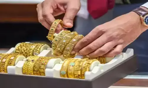 बाजार की पाठशाला: गोल्ड लोन क्या है और कैसे मिलता है? फायदे और नुकसान समझकर ही लें फैसला बाजार की पाठशाला: गोल्ड लोन क्या है और कैसे मिलता है? फायदे और नुकसान समझकर ही लें फैसला