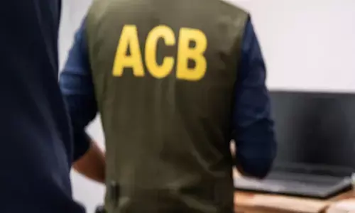 जम्मू-कश्मीर एसीबी ने पुलवामा में रिश्वत लेते हुए कार्यकारी अभियंता को रंगे हाथों पकड़ा जम्मू-कश्मीर एसीबी ने पुलवामा में रिश्वत लेते हुए कार्यकारी अभियंता को रंगे हाथों पकड़ा