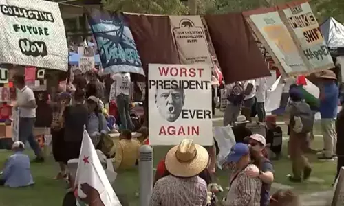 No Kings Protests: ट्रंप के खिलाफ 50 राज्यों में रैलियों में लाखों लोग उतरे, वैश्विक स्तर पर भी समर्थन No Kings Protests: ट्रंप के खिलाफ 50 राज्यों में रैलियों में लाखों लोग उतरे, वैश्विक स्तर पर भी समर्थन