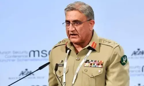 पूर्व पाक सेना प्रमुख कमर जावेद बाजवा का निधन, सिर में चोट के बाद लंबा चला इलाज