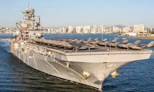 अमेरिका ने तैनात किया यूएसएस त्रिपोली, 3500 मरीन के साथ अमेरिकी सैन्य बल को ताकत, ईरान ने दी कड़ी चेतावनी