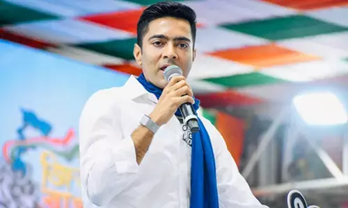 अभिषेक बनर्जी ने अधीर, हुमायूं पर साधा निशाना; भाजपा पर गठजोड़ का आरोप अभिषेक बनर्जी ने अधीर, हुमायूं पर साधा निशाना; भाजपा पर गठजोड़ का आरोप