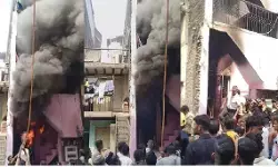 सूरत में बड़ा हादसा, एक ही परिवार के 5 लोगों की जिंदा जलकर मौत; साड़ी पैकिंग का करते थे काम सूरत में बड़ा हादसा, एक ही परिवार के 5 लोगों की जिंदा जलकर मौत; साड़ी पैकिंग का करते थे काम