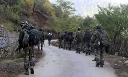 जम्मू-कश्मीर के गांदरबल में मुठभेड़ : दो आतंकी घिरे, गोलीबारी जारी जम्मू-कश्मीर के गांदरबल में मुठभेड़ : दो आतंकी घिरे, गोलीबारी जारी