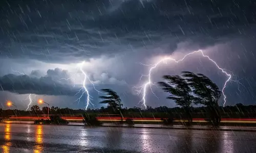 तेलंगाना के कुछ हिस्सों में अगले 24 घंटों में आंधी-तूफान और ओलावृष्टि के आसार तेलंगाना के कुछ हिस्सों में अगले 24 घंटों में आंधी-तूफान और ओलावृष्टि के आसार