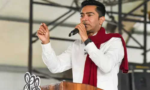अभिषेक बनर्जी ने पश्चिम बंगाल को फंड न मिलने के मुद्दे पर केंद्र पर साधा निशाना
