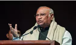 महंगाई को लेकर सरकार पर हमलावर कांग्रेस, जनता को लूटने और देश को संकट में झोंकने का लगाया आरोप महंगाई को लेकर सरकार पर हमलावर कांग्रेस, जनता को लूटने और देश को संकट में झोंकने का लगाया आरोप