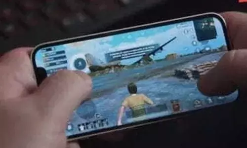 कर्नाटक सरकार ने छात्रों के लिए जिम्मेदार डिजिटल उपयोग नीति जारी की, अत्यधिक स्क्रीन टाइम पर लगाम लगाने का फैसला कर्नाटक सरकार ने छात्रों के लिए जिम्मेदार डिजिटल उपयोग नीति जारी की, अत्यधिक स्क्रीन टाइम पर लगाम लगाने का फैसला