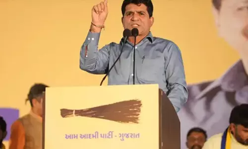 गुजरात : इसुदान गढ़वी को हिरासत में लिए जाने पर आप ने भाजपा पर लगाया आरोप