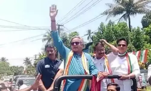 शशि थरूर ने केरल में यूडीएफ की मजबूत लहर का दावा किया, युवाओं के पलायन पर चिंता जताई शशि थरूर ने केरल में यूडीएफ की मजबूत लहर का दावा किया, युवाओं के पलायन पर चिंता जताई