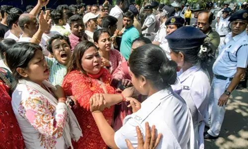 कोलकाता में जारी विरोध-प्रदर्शनों के बीच सीईओ कार्यालय के आस-पास निषेधाज्ञा लागू