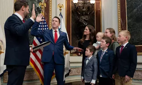 कोलिन मैकडॉनल्ड बने संयुक्त राज्य अमेरिका के सहायक अटॉर्नी जनरल, जेडी वेंस ने द‍िलाई शपथ