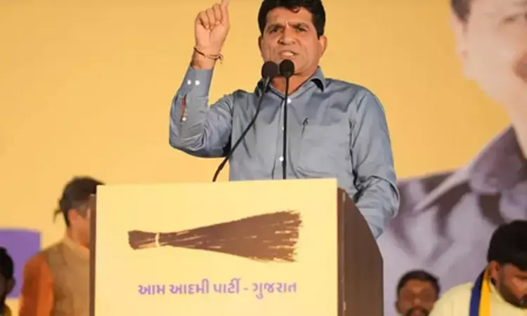 गुजरात : इसुदान गढ़वी को हिरासत में लिए जाने पर आप ने भाजपा पर लगाया आरोप