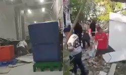 इंडोनेशिया में आया 7.4 तीव्रता का शक्तिशाली भूकंप, तटीय क्षेत्रों में सुनामी की चेतावनी इंडोनेशिया में आया 7.4 तीव्रता का शक्तिशाली भूकंप, तटीय क्षेत्रों में सुनामी की चेतावनी