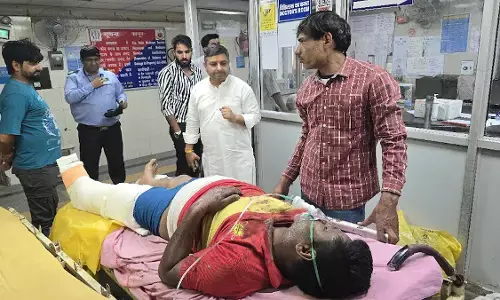 दिल्ली: द्वारका में सीएनजी पंप पर ट्रक का सिलेंडर फटा, चार लोग घायल दिल्ली: द्वारका में सीएनजी पंप पर ट्रक का सिलेंडर फटा, चार लोग घायल