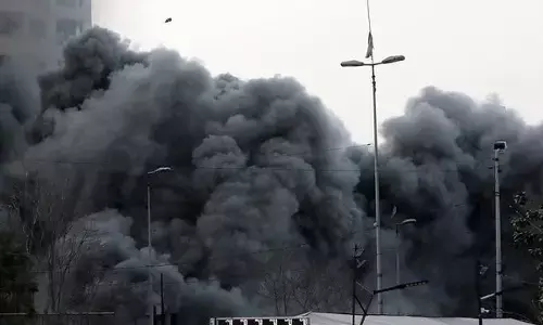 अमेरिका ने ईरान के अहम पुल पर किया हमला, ट्रंप ने चेतावनी दी- अभी बहुत कुछ होना बाकी है