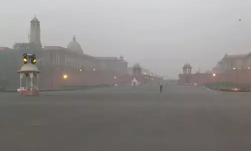 दिल्ली-NCR में बदला मौसम, धूल भरी आंधी से विजिबिलिटी हुई कम; गरज-चमक के साथ बूंदाबांदी के आसार