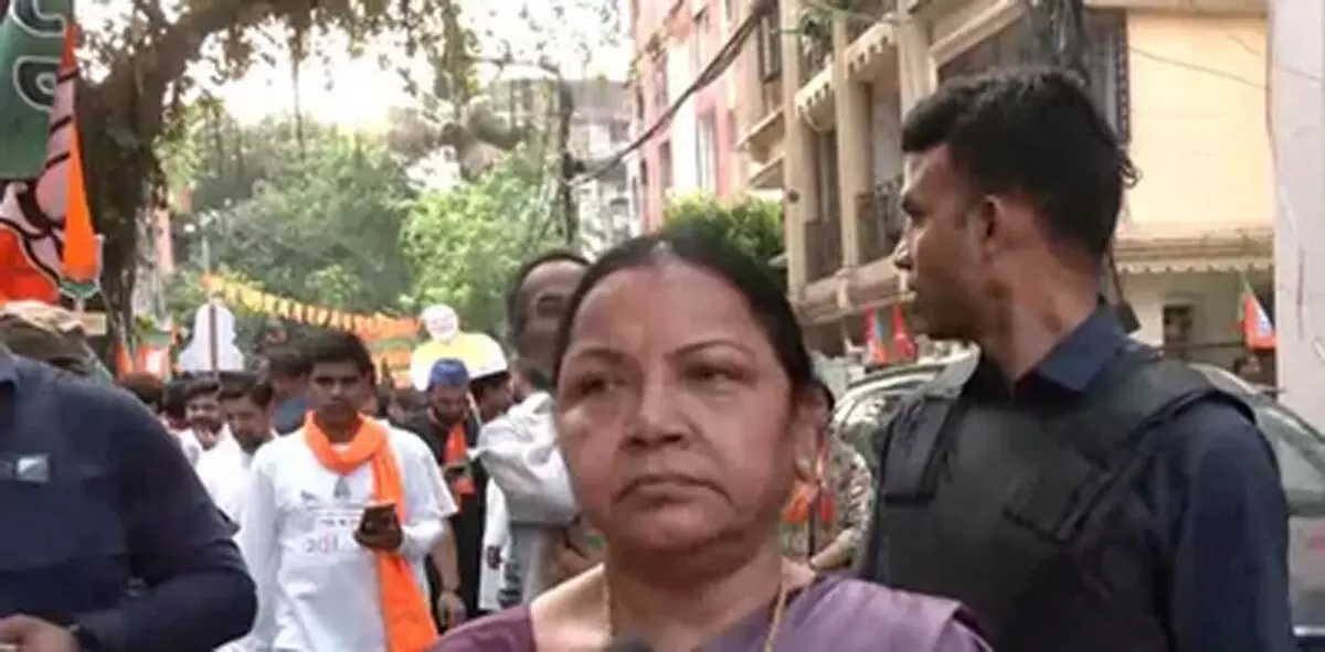 बंगाल चुनाव: सुवेंदु अधिकारी के कैंपेन में अर्चना मजूमदार ने लिया हिस्सा, बोलीं- लोग भाजपा को वोट देंगे बंगाल चुनाव: सुवेंदु अधिकारी के कैंपेन में अर्चना मजूमदार ने लिया हिस्सा, बोलीं- लोग भाजपा को वोट देंगे