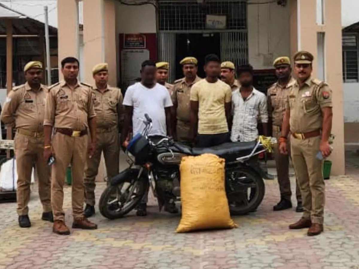 भदोही पुलिस ने 22 किलो गांजे के साथ तीन आरोपियों को किया गिरफ्तार भदोही पुलिस ने 22 किलो गांजे के साथ तीन आरोपियों को किया गिरफ्तार