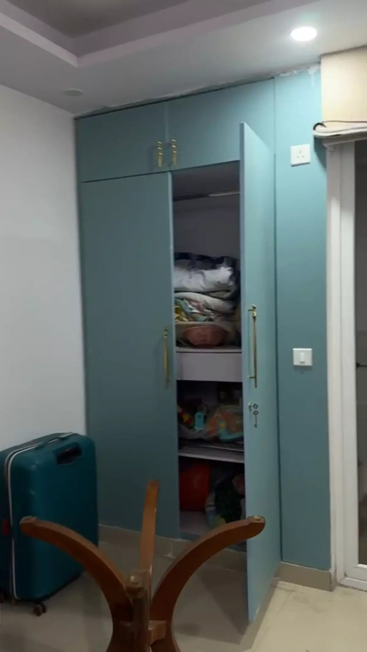 ग्रेटर नोएडा में मेड बनकर आई महिला ने बुजुर्ग को बेहोश कर उड़ाए गहने, नकदी ग्रेटर नोएडा में मेड बनकर आई महिला ने बुजुर्ग को बेहोश कर उड़ाए गहने, नकदी