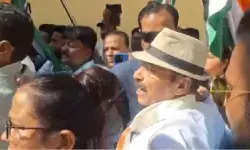 मुर्शिदाबाद में चुनाव प्रचार के दौरान अधीर रंजन चौधरी पर हमला, कांग्रेस ने TMC पर लगाए गंभीर आरोप मुर्शिदाबाद में चुनाव प्रचार के दौरान अधीर रंजन चौधरी पर हमला, कांग्रेस ने TMC पर लगाए गंभीर आरोप