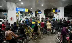 पेट्रोल की कीमतों को लेकर पाक में कोहराम, शहबाज सरकार को घटानी पड़ी कीमतें; मंत्रियों की सैलरी रुकी