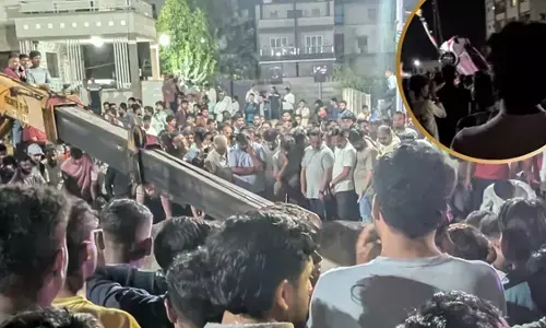 नासिक में भीषण सड़क हादसा: कार कुएं में गिरने से 9 लोगों की मौत, 6 बच्चे शामिल नासिक में भीषण सड़क हादसा: कार कुएं में गिरने से 9 लोगों की मौत, 6 बच्चे शामिल