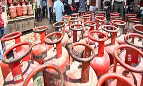 बिहार के नवादा में एलपीजी गैस सिलेंडर की कमी नहीं, प्रशासन कर रहा सतत निगरानी बिहार के नवादा में एलपीजी गैस सिलेंडर की कमी नहीं, प्रशासन कर रहा सतत निगरानी