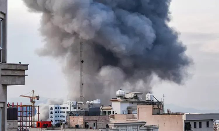 ईरान संघर्ष के शुरुआती हफ्तों में 3 हजार से ज्यादा लोग मारे गए, 43 लाख हुए बेघर: डब्ल्यूएचओ ईरान संघर्ष के शुरुआती हफ्तों में 3 हजार से ज्यादा लोग मारे गए, 43 लाख हुए बेघर: डब्ल्यूएचओ