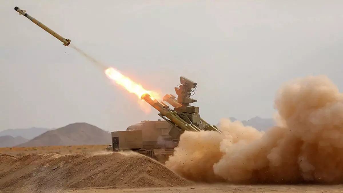 ईरान ने अमेरिकी हवाई ताकत को दी चुनौती, नई रक्षा प्रणाली बनी चर्चा का केंद्र ईरान ने अमेरिकी हवाई ताकत को दी चुनौती, नई रक्षा प्रणाली बनी चर्चा का केंद्र