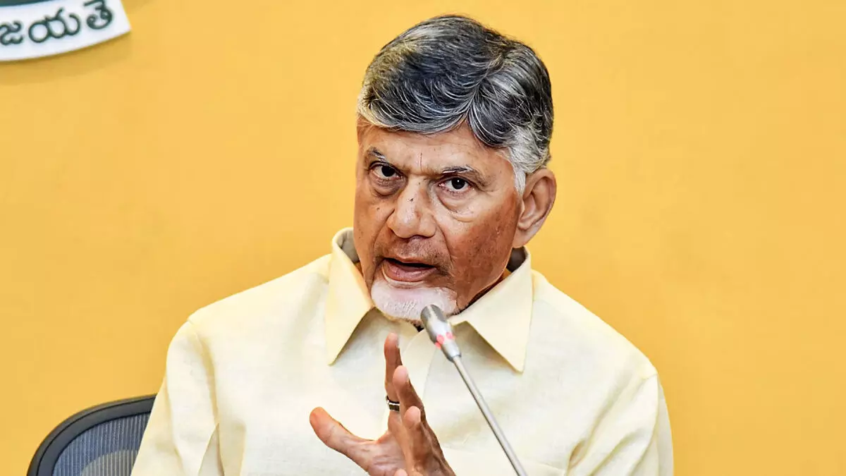 नायडू का निर्देश– अमरावती राजधानी निर्माण में तेजी लाओ नायडू का निर्देश– अमरावती राजधानी निर्माण में तेजी लाओ