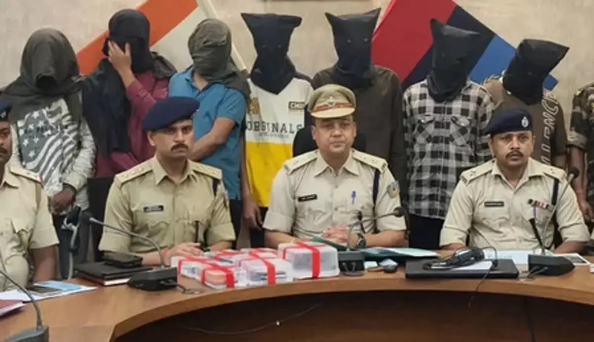 झारखंडः रामगढ़ में दहशत फैलाने वाले राहुल दुबे गिरोह के 7 गुर्गे गिरफ्तार झारखंडः रामगढ़ में दहशत फैलाने वाले राहुल दुबे गिरोह के 7 गुर्गे गिरफ्तार