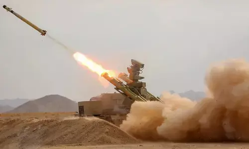 ईरान ने अमेरिकी हवाई ताकत को दी चुनौती, नई रक्षा प्रणाली बनी चर्चा का केंद्र ईरान ने अमेरिकी हवाई ताकत को दी चुनौती, नई रक्षा प्रणाली बनी चर्चा का केंद्र