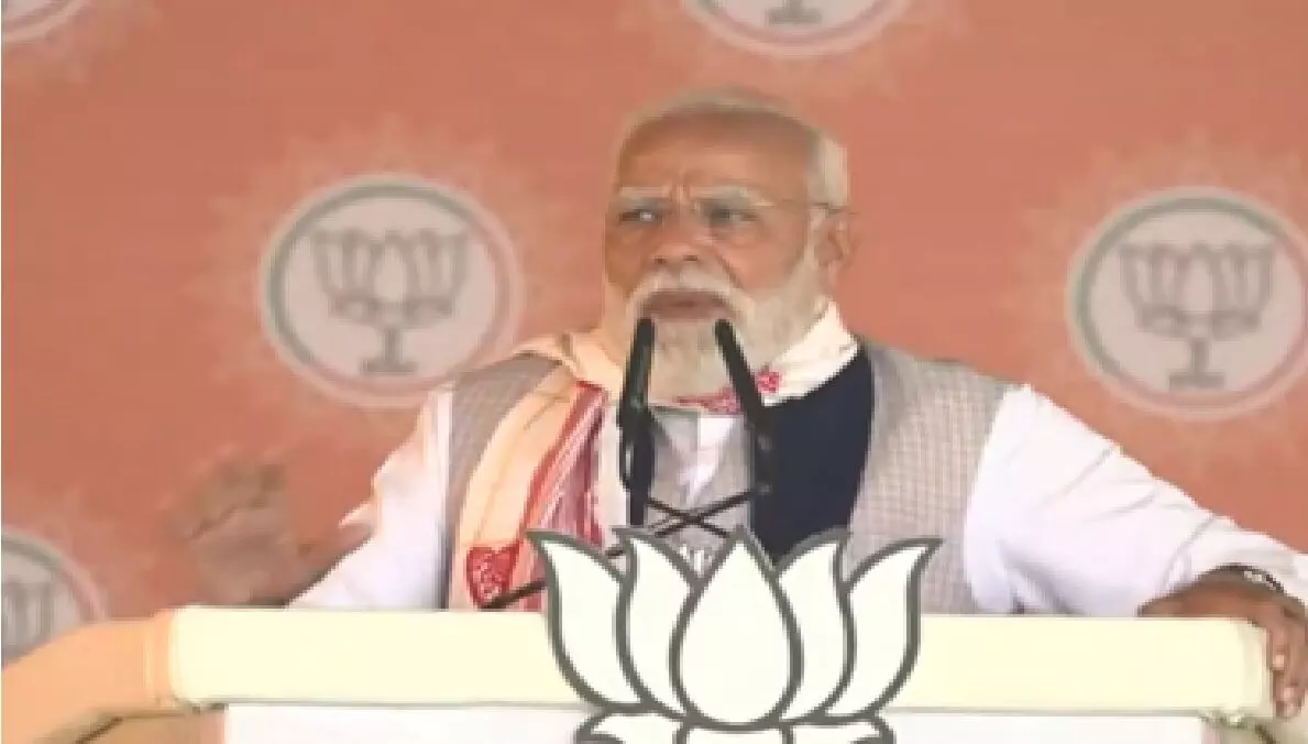 असम में पीएम मोदी का विपक्ष पर निशाना, बोले- दिल्ली का शाही परिवार इस बार अपनी हार का शतक लगाएगा असम में पीएम मोदी का विपक्ष पर निशाना, बोले- दिल्ली का शाही परिवार इस बार अपनी हार का शतक लगाएगा