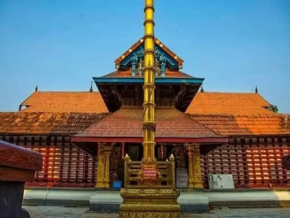 तिरुवरप्पु श्री कृष्ण मंदिर: यहां एक दिन में 10 बार लगता है भोग, देर होने पर कमजोर हो जाती है रहस्यमयी प्रतिमा तिरुवरप्पु श्री कृष्ण मंदिर: यहां एक दिन में 10 बार लगता है भोग, देर होने पर कमजोर हो जाती है रहस्यमयी प्रतिमा