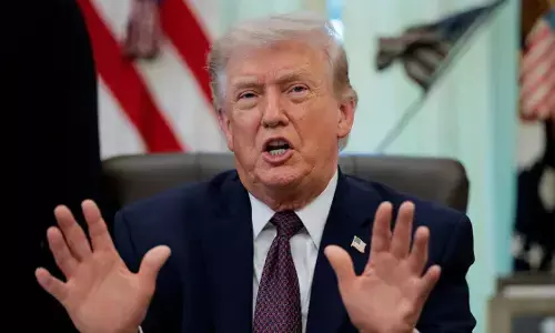 ईरान-अमेरिका तनाव बढ़ा: वार्ता विफल होने के बाद ट्रंप की सख्त चेतावनी, नौसैनिक नाकाबंदी का संकेत